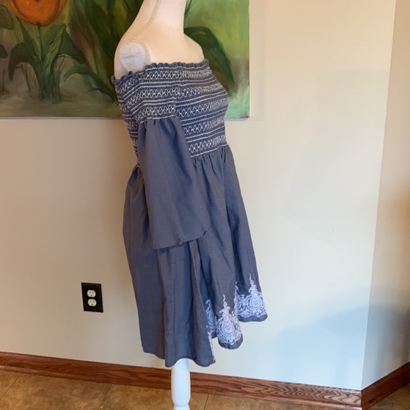 🎉5xHost Pick🎉 Off-The-Shoulder Smocked Bust Dress - Picture 7 of 10